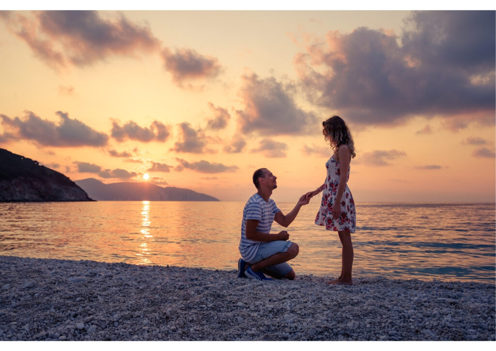 The purpose of this photo, which includes a marriage proposal by the sea, is to prepare people before marriage.