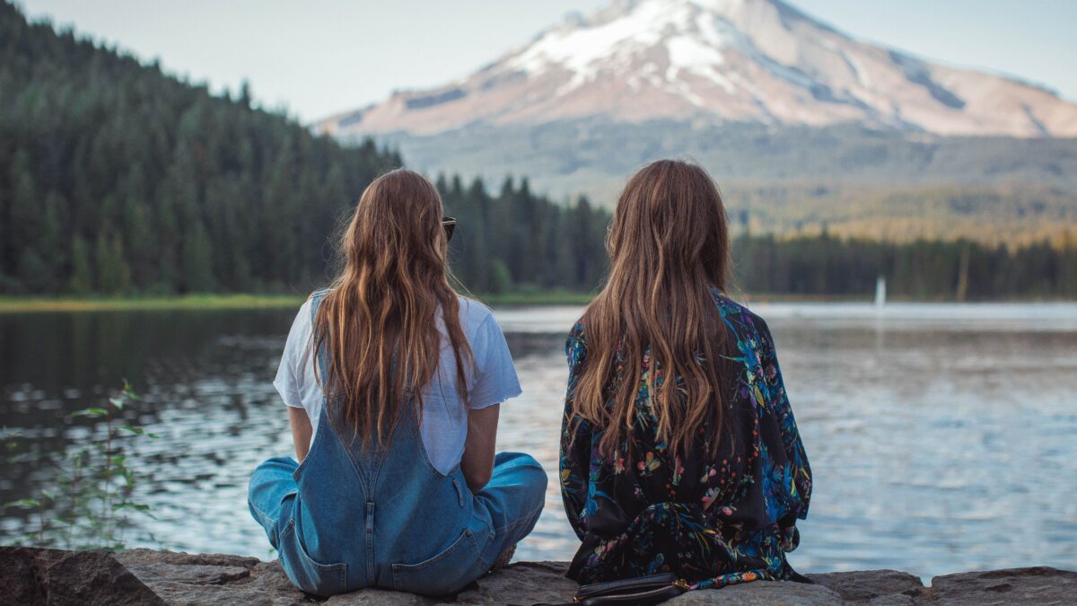 What Is a Best Friend? Traits, Psychology, and Tips for Lifelong Bonds