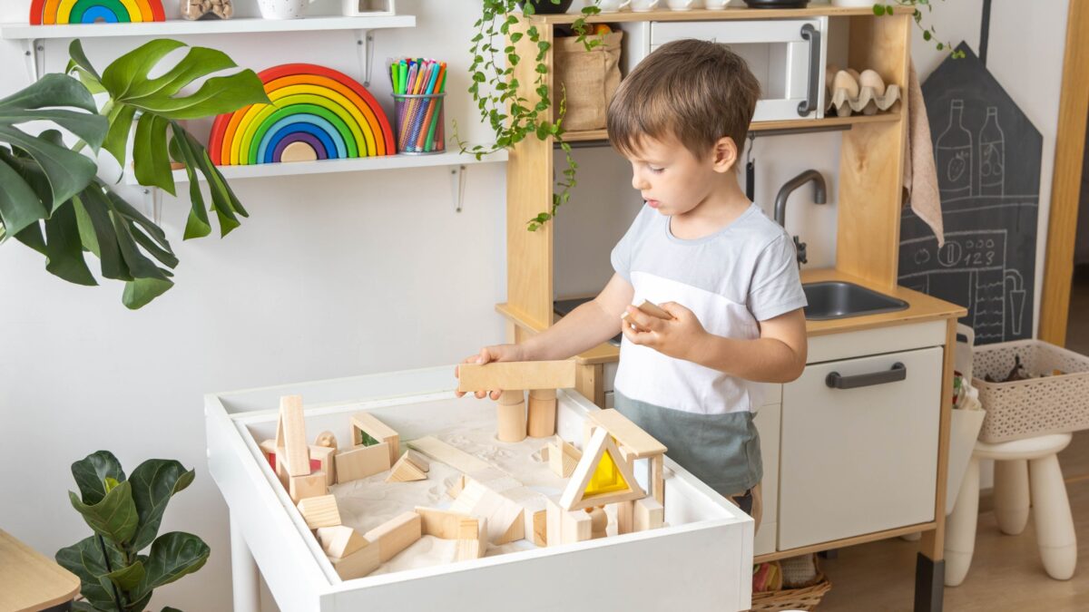 Montessori Toys: Benefits and Top Recommendations for Child Development