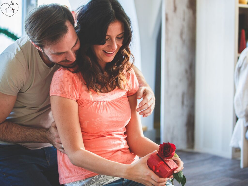 This photo is used to represent anniversary gifts for her.