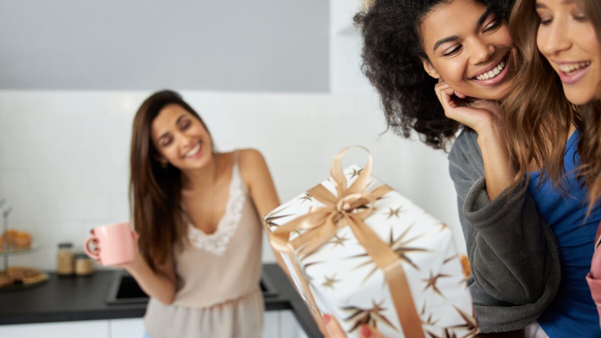 Best Friend Gifts: Thoughtful Ideas